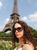 Nicole in paris eiffel tour Seductive shemale on a trip in