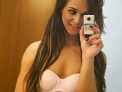 Teenager Felipa Lins selfie